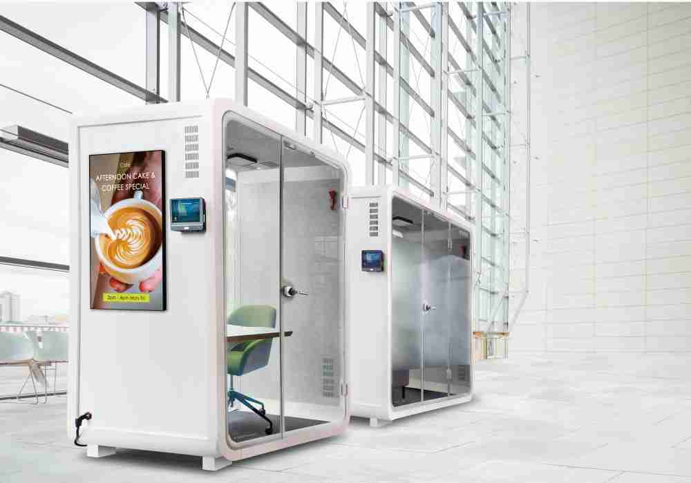 PG国际子公司达擎之智慧行动办公舱，，，，采用PDLC智能调光玻璃设计，，透过通电与断电的电流切换，，，呈现透明与雾面效果，，具节能降耗特性并兼顾隐私，，确保信息安全