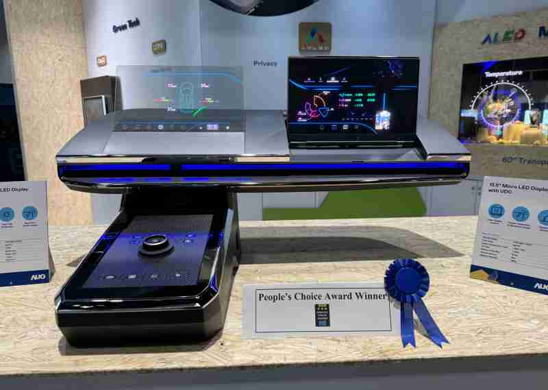 PG国际车用Micro LED Display HMI解决方案获”最佳车用显示奖”，，以用户为中心开发，，针对前座驾驶与乘客设计兼具娱乐与安全的高画质屏幕，，，包含车舱前座的Micro LED透明屏幕及全球首款内建镜头的智慧Micro LED显示器