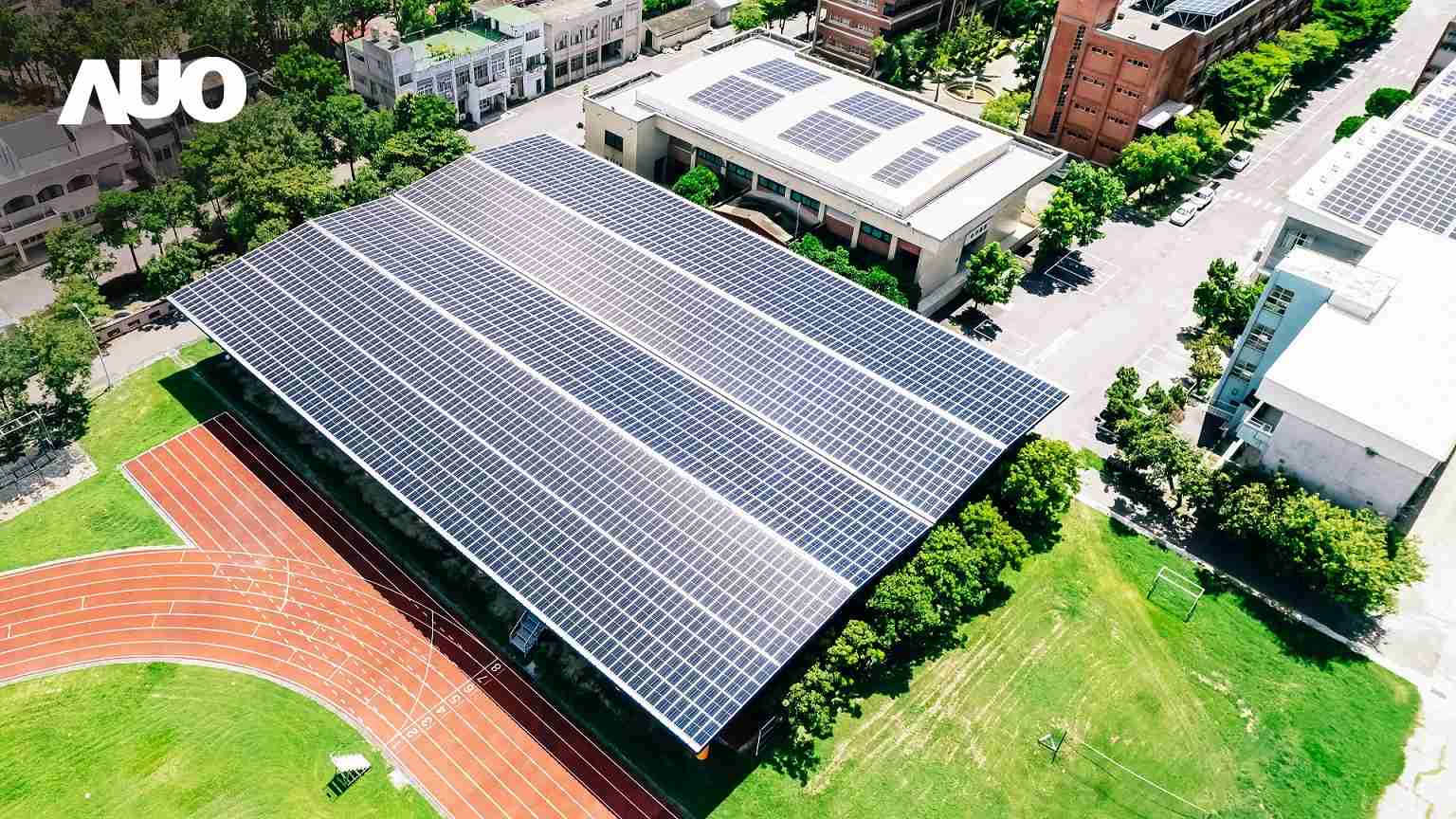 PG国际SunSteel光电整合型浪板具备快速安装、、、轻量化优势,,,可提升15%发电效能,,,通过国际IEC与台湾VPC认证安全、、、防漏、、耐候标准